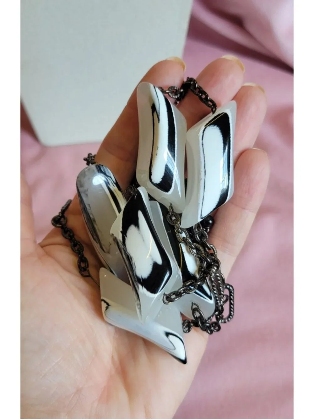 Vintage Look Black White Long Chain Cool Funky Costume Jewelry Necklace N1F